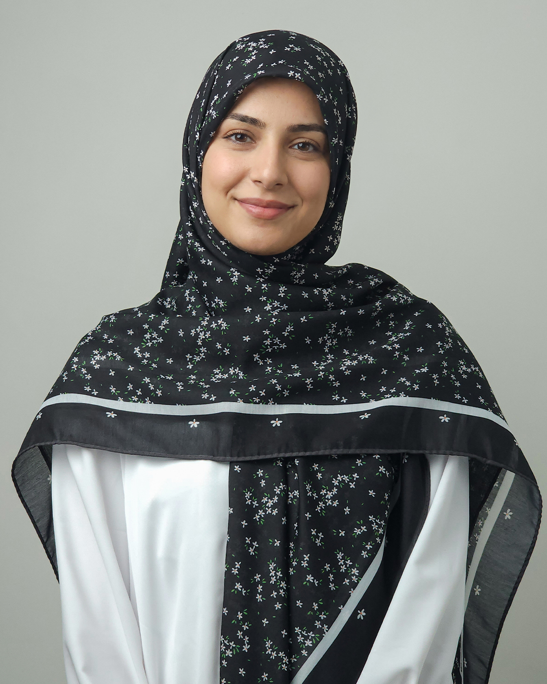روسری أَزهار مشکی